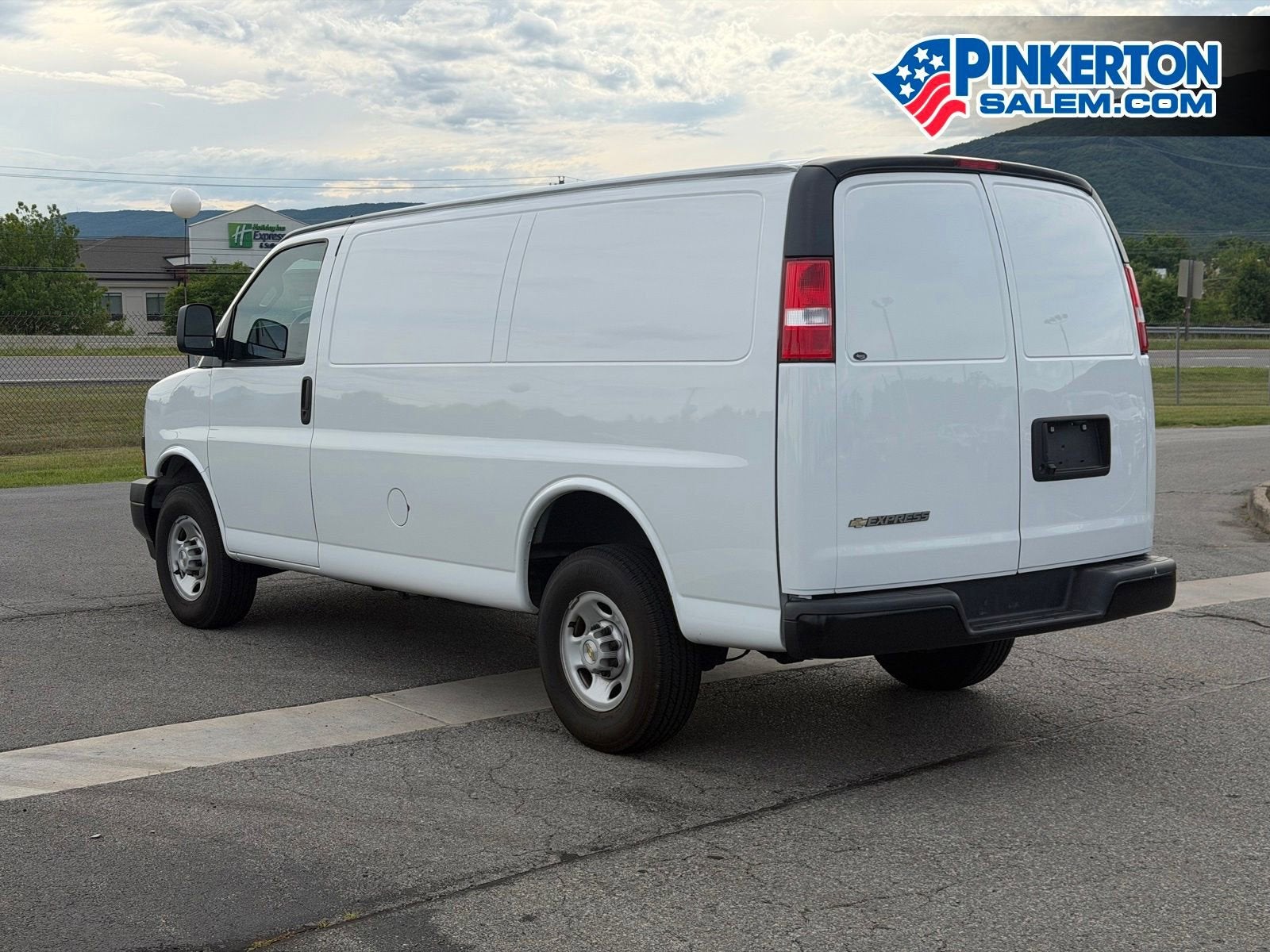 2024 Chevrolet Express Cargo 2500 WT