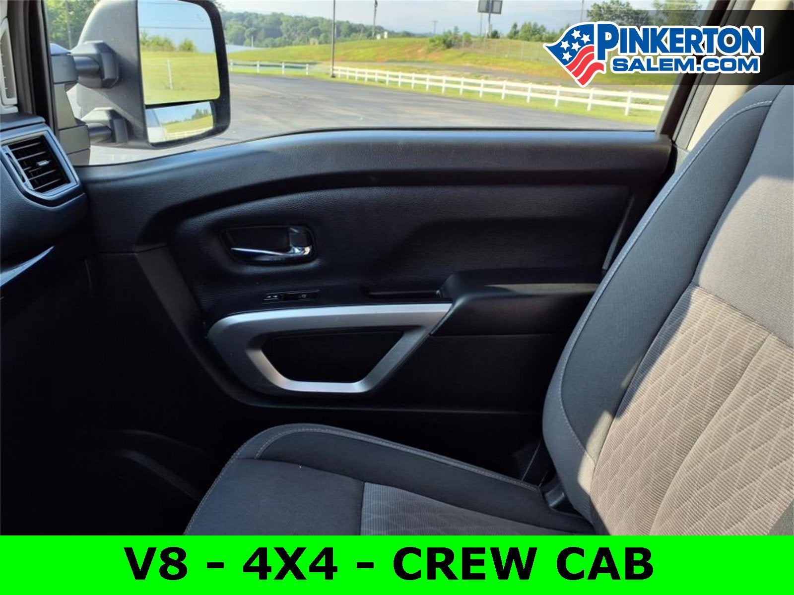 2022 Nissan TITAN Crew Cab SV 4x4