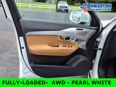 2016 Volvo XC90 Hybrid T8 Momentum